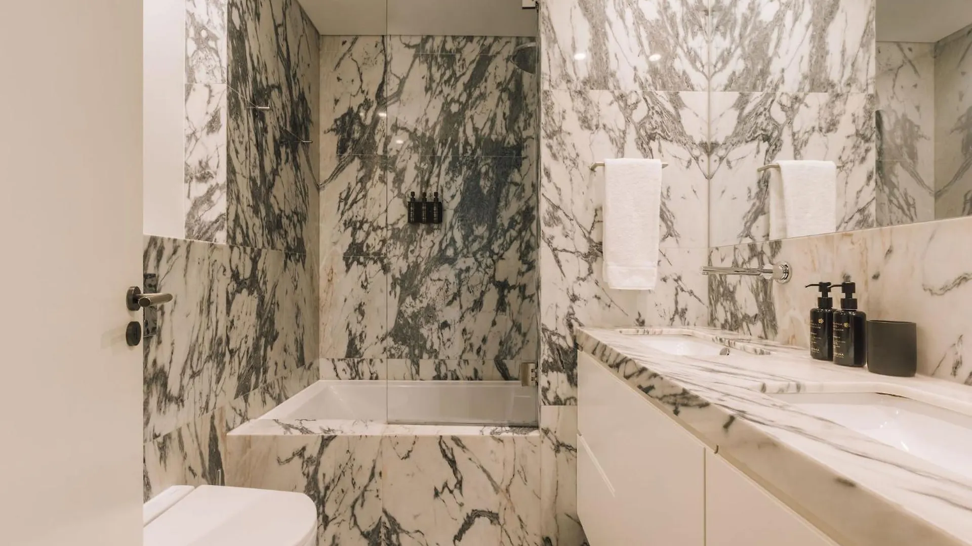 Ando Living - Sao Nicolau House Apartment Lisbon