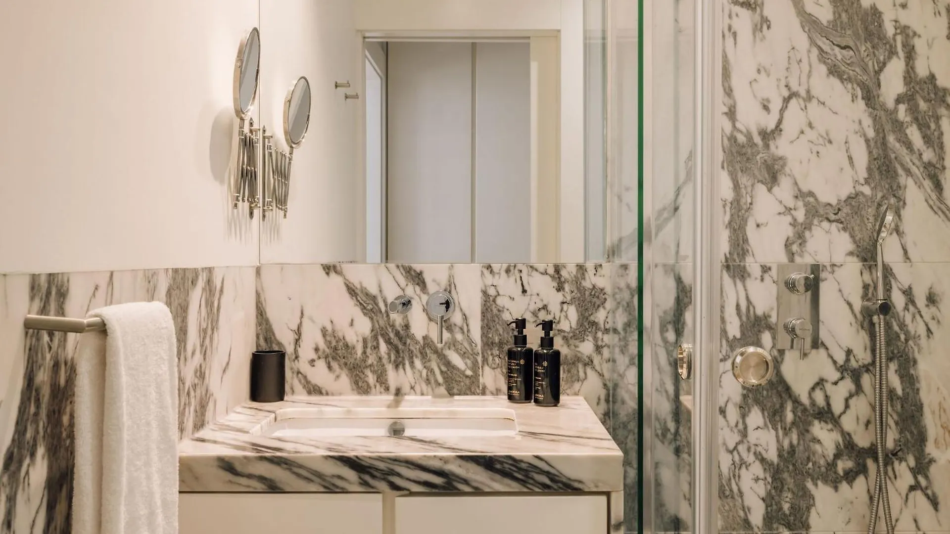Ando Living - Sao Nicolau House Apartment Lisbon Portugal